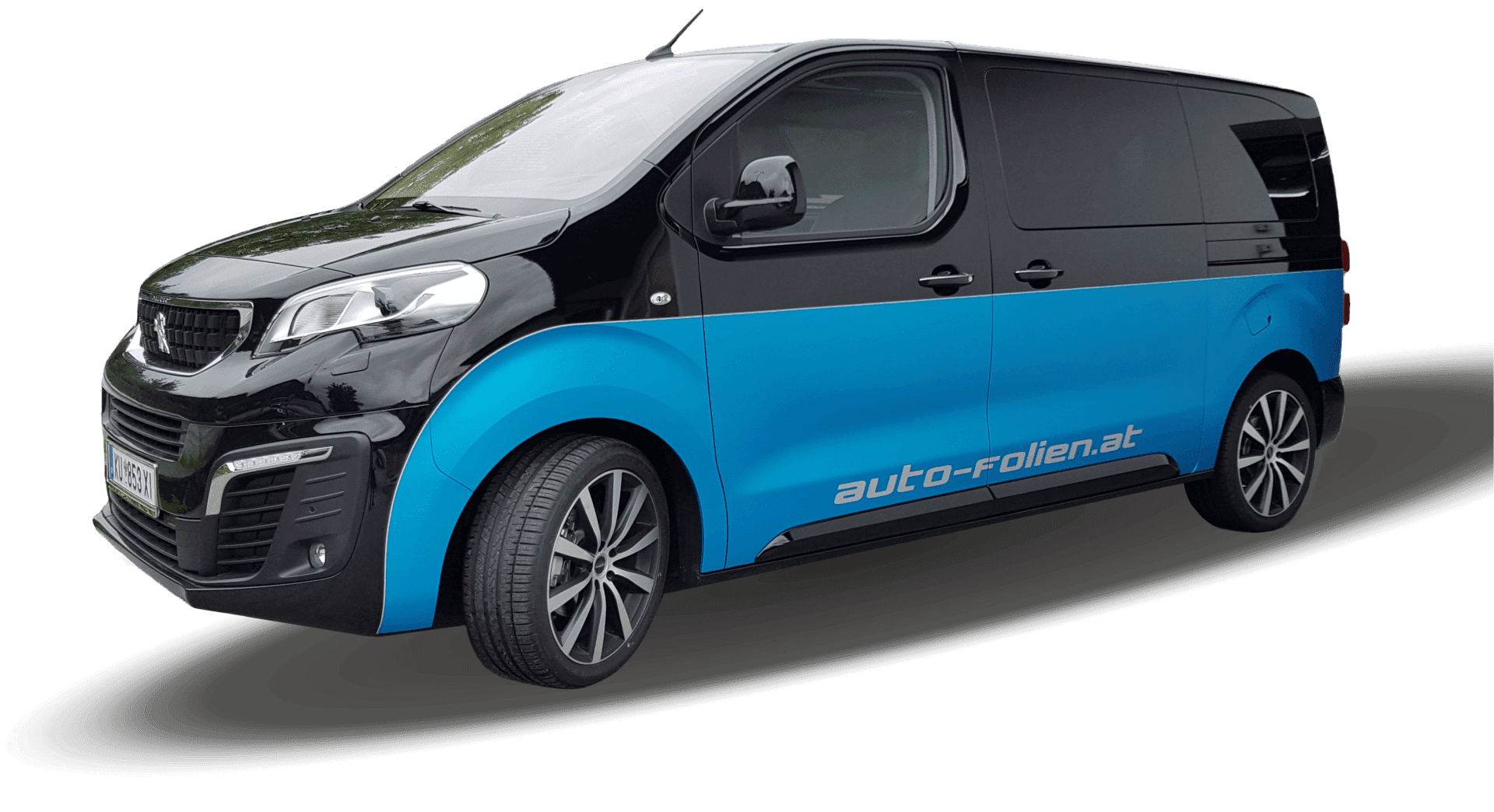 Firmenfahrzeug von auto-folien.at, schwarz-blau foliert mit Schriftzug auf der Flanke